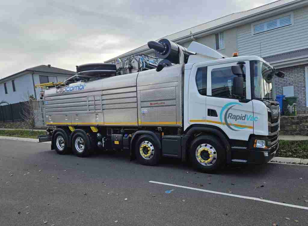 Vacuum truck service for potholing and underground cable exposure in Gold Coast.